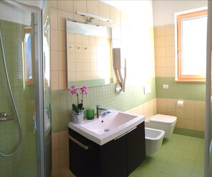 Comfort Studio | Bathroom