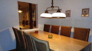 Cottage (Tinneveld 18 Persons) | Dineren in de kamer