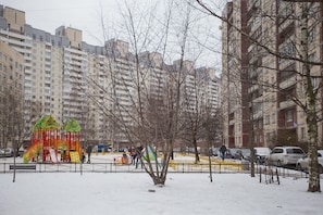 Children’s play area – outdoor