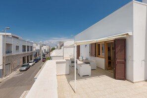 Eenvoudig appartement, 2 slaapkamers | Terras