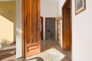 Standard-Apartment, 3 Schlafzimmer | 3 Schlafzimmer, Bügeleisen/Bügelbrett, kostenloses WLAN