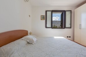 Apartamento familiar, 2 habitaciones | 2 dormitorios y tabla de planchar con plancha