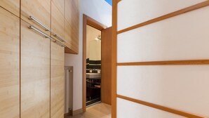 A hallway with wooden paneling and a sliding door leading to a kitchen area. - La Casa di Clarissa (Otranto)