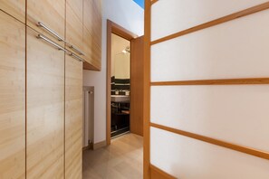 Apartamento panorâmico, 2 quartos | 2 quartos, ferros/tábuas de passar roupa