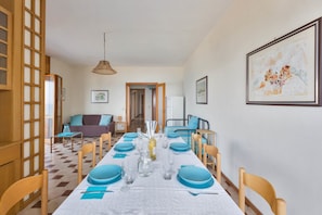 Appartement Panoramique, 2 chambres | Restauration dans la chambre