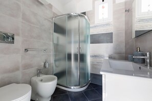Luxury Villa, 3 Bedrooms | Bathroom | Shower, hair dryer - Villa Ariel (Porto Cesareo)