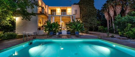 Seasonal outdoor pool