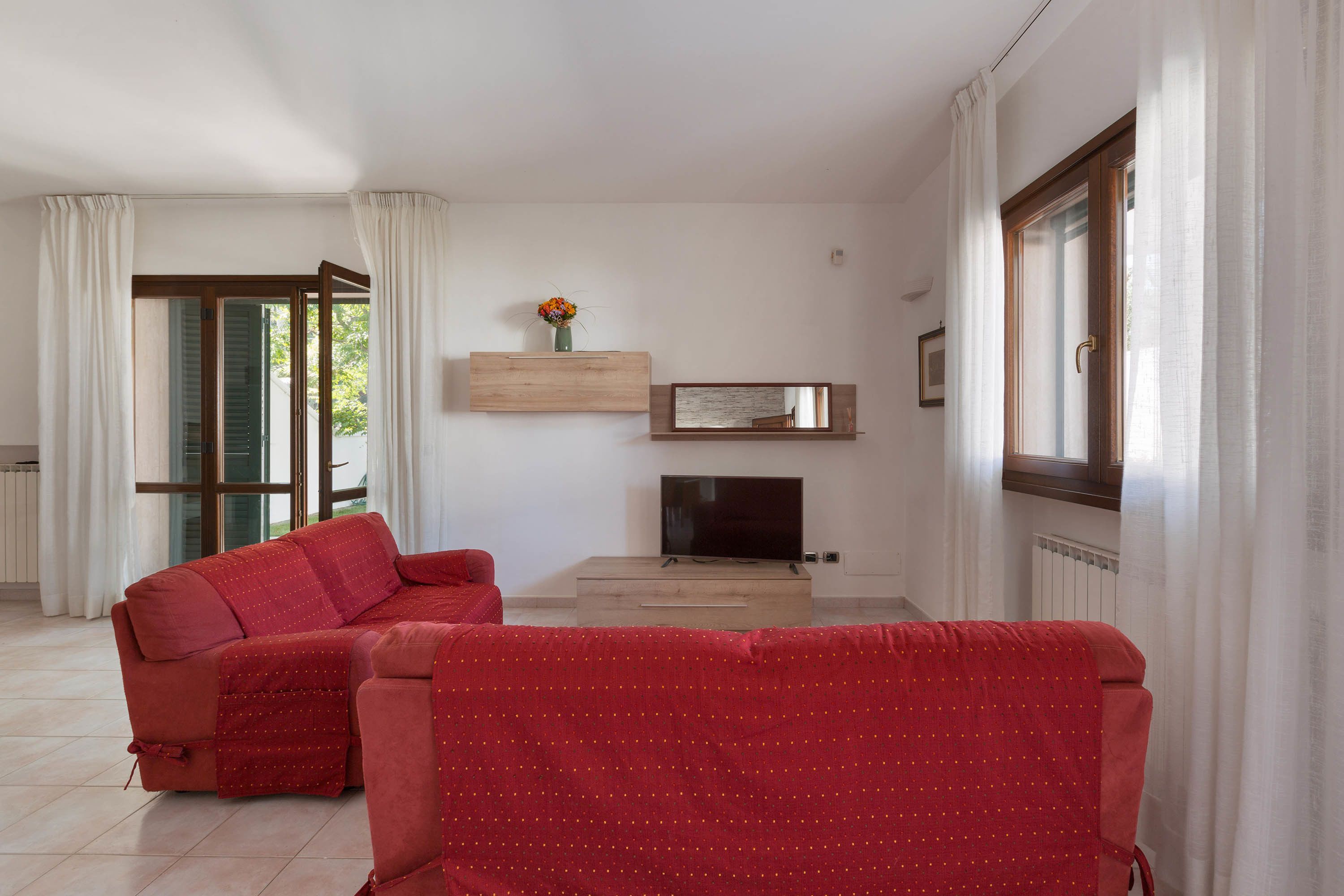 Villa Comfort, 4 camere da letto | Area soggiorno | TV a schermo piatto, caminetto, lettore DVD