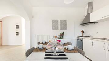 Casa, 3 quartos, de frente para o oceano | Opções para refeição no quarto