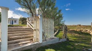 House, 3 Bedrooms, Oceanfront | Terrace/patio