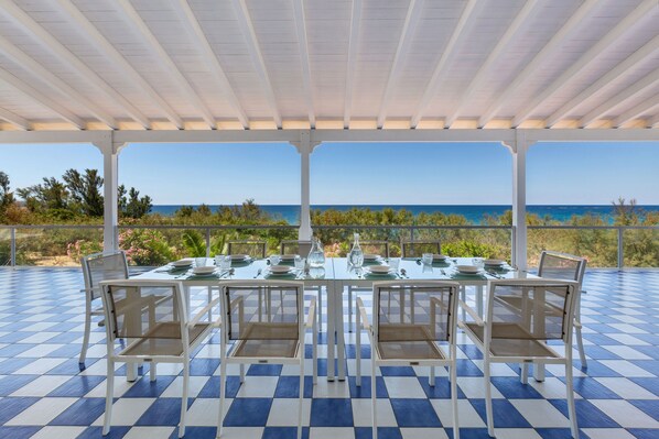 Villa, 4 Schlafzimmer, Meerseite | Terrasse/Patio