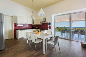Villa, 4 chambres, vue mer | Cuisine privée