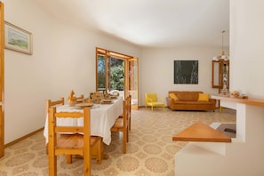 Standard House, 2 Bedrooms | In-room dining