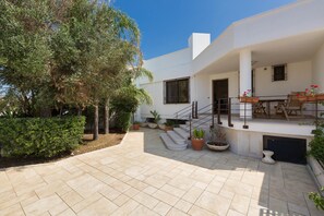 Standard House, 4 Bedrooms | Terrace/patio