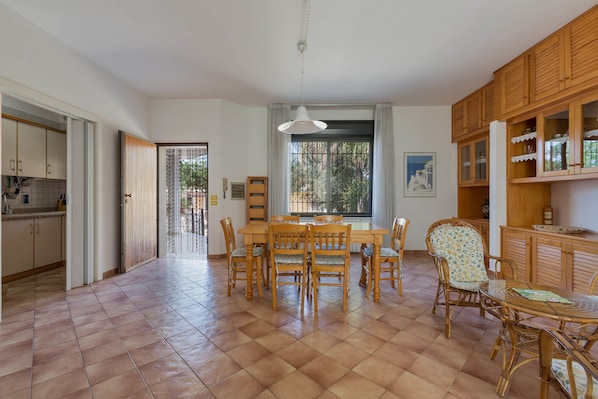 Standard House, 4 Bedrooms | Interior
