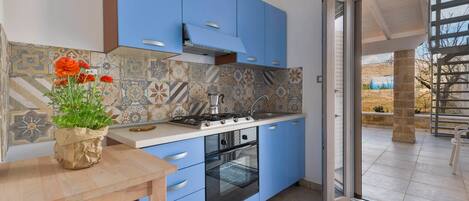 Comfort House, 2 Bedrooms | Private kitchen | Full-size fridge, oven, stovetop, cookware/dishes/utensils