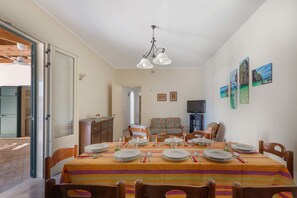 Classic House, 3 Bedrooms | In-room dining