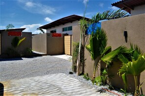 Front of property - Ivoire Lodge (Assinie)
