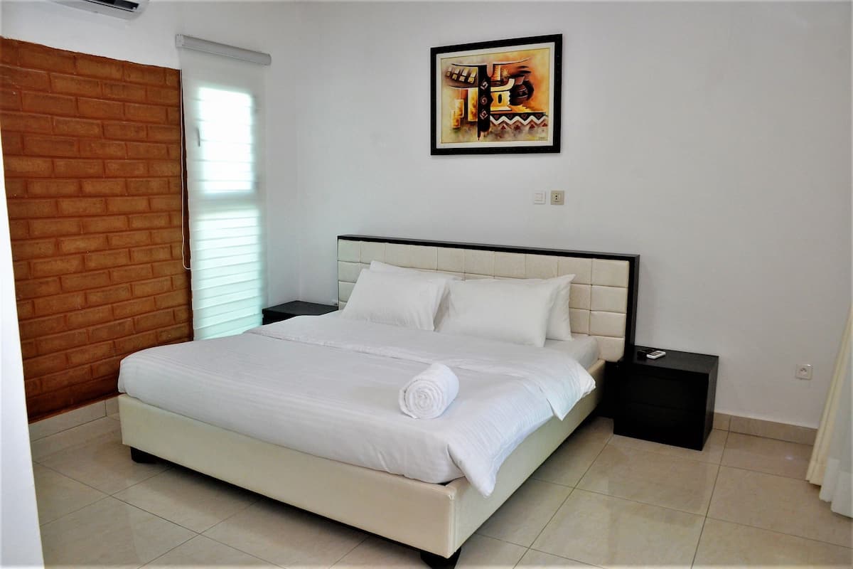 Superior Villa, 1 Bedroom, Non Smoking | 1 bedroom, premium bedding, individually decorated, desk