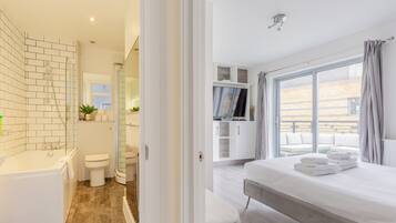 Apartment (2 Bedrooms) | Living area | TV