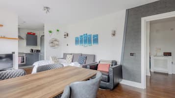 Apartment (2 Bedrooms) | Living area | TV