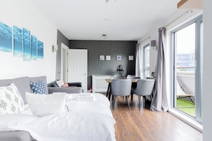 Appartement (2 Bedrooms) | Coin séjour | Télévision