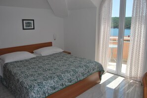 Laptopgeeigneter Arbeitsplatz, Bügeleisen/Bügelbrett, kostenloses WLAN