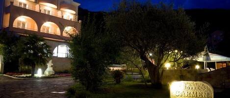 Fasade – kveld/natt