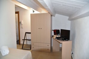 Premium bedding, individually decorated, desk, soundproofing