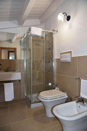 Kamar Double, 1 Tempat Tidur Queen | Shower kamar mandi