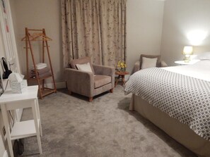 Desk, free WiFi - Herdmans B&B (Brecon)