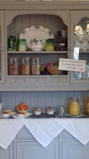 Free daily full breakfast  - Herdmans B&B (Brecon)