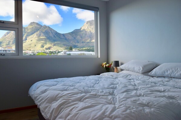 2 Schlafzimmer, hochwertige Bettwaren, Bügeleisen/Bügelbrett, Bettwäsche