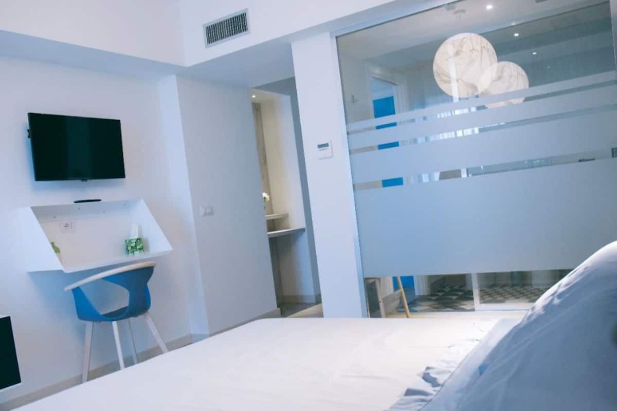 Double Room (Acqua)