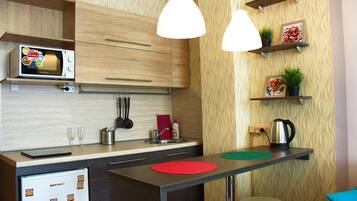 Apartment | Eigene Küche | Kühlschrank, Mikrowelle, Herdplatte, Wasserkocher