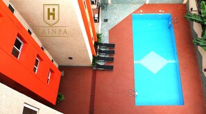 Courtyard - Flora Legacy Apartments (Accra)