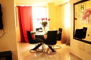 Apartment, 2 Bedrooms, Accessible | In-room dining