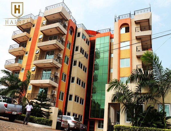 Property entrance - Flora Legacy Apartments (Accra)