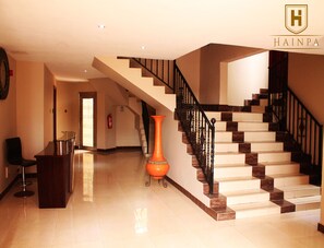 Lobby - Flora Legacy Apartments (Accra)