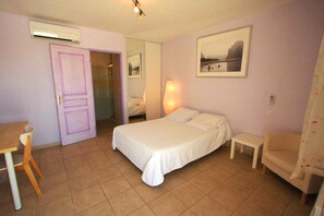 Comfort-rum - tillgänglighetsanpassat - icke-rökare | Individuell inredning, unika möbler, skrivbord och strykjärn/strykbräda