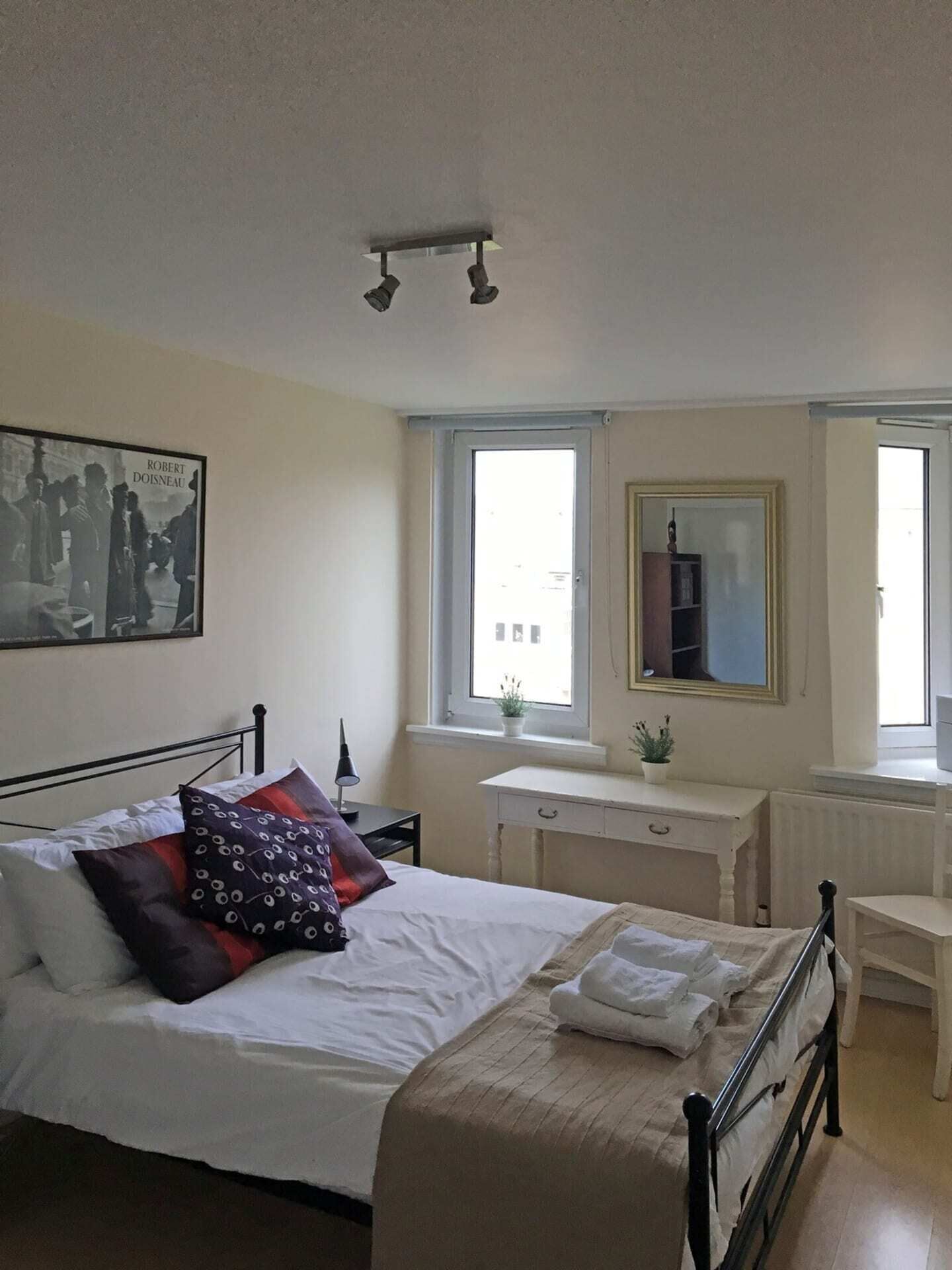 Apartemen (2 Bedrooms) | 2 kamar tidur, seprai premium, meja kerja, dan ruang kerja ramah laptop