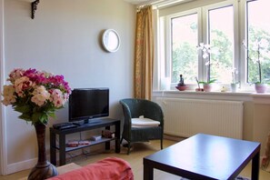 Apartment (2 Bedrooms) | Living room