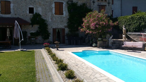 Outdoor pool, pool loungers - Chambres d'Hôtes La Maison d'Euterpe (Sainte-Marie-d'Alloix)
