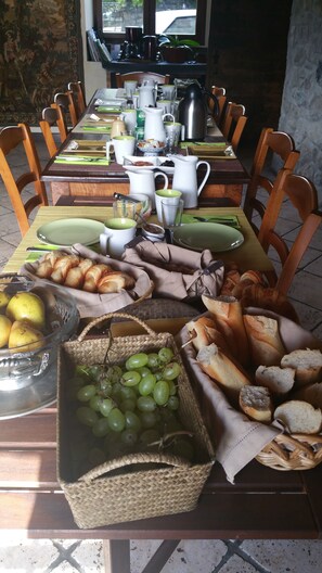 Free daily continental breakfast