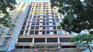 A multi-story building with the sign "ATLANTICO PALACE" indicating a hotel. - MZapartments Raul Penthouse 03 (Rio de Janeiro)