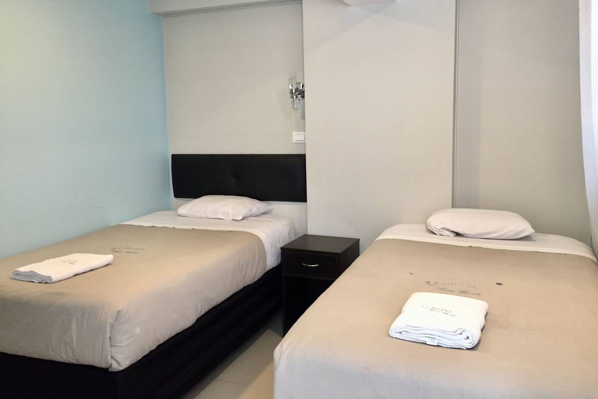Twin Room, 2 Twin Beds, Private Bathroom | WiFi (free), bed sheets