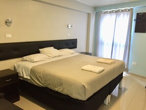 スーペリア ダブルルーム クイーンベッド 1 台 | WiFi (無料)、ベッドシーツ