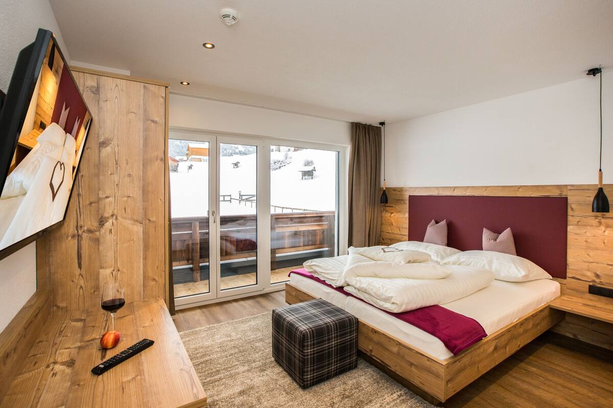 2 bedrooms, Frette Italian sheets, premium bedding, in-room safe