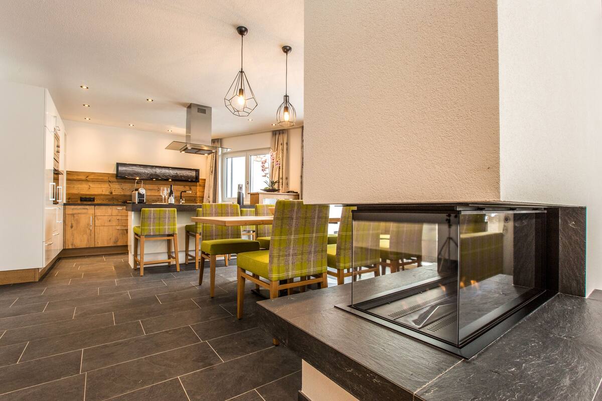 Deluxe Apartment, Mountain View | Private kitchen | Full-sized fridge, microwave, oven, stovetop