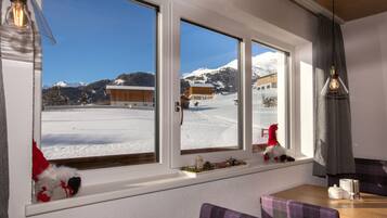 含每日吃到飽早餐